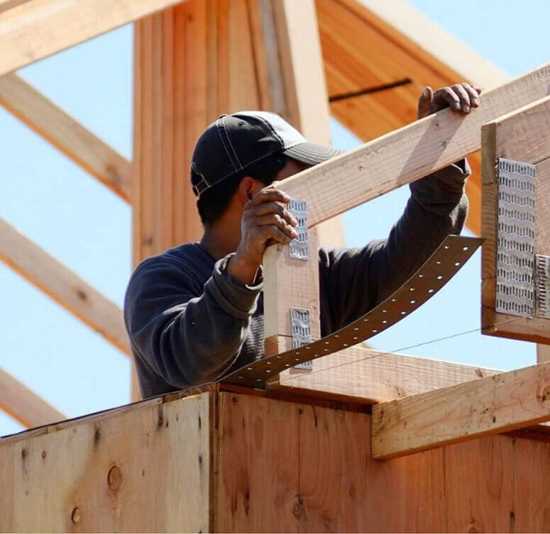 Installation de structure en bois, travaux de charpente